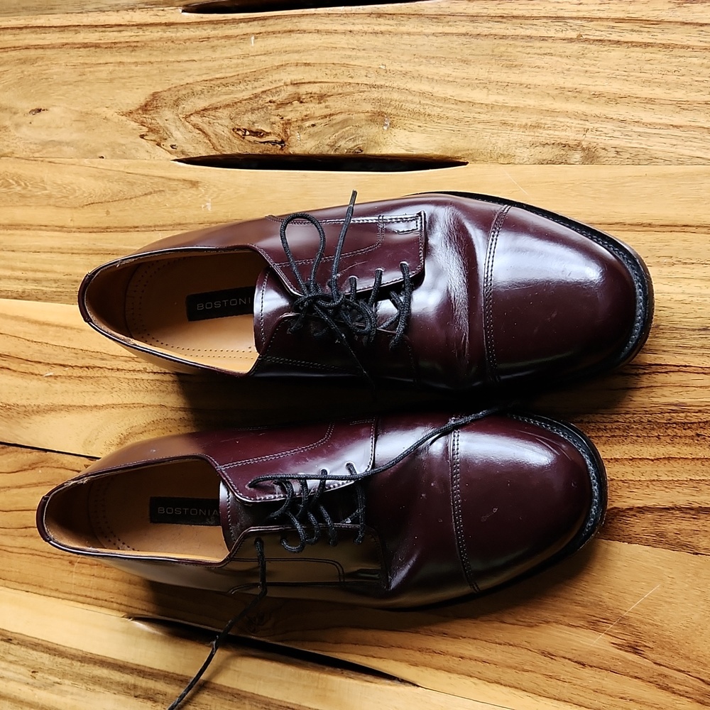 Bostonian men's shoes 10.5 Wide. Burgundy